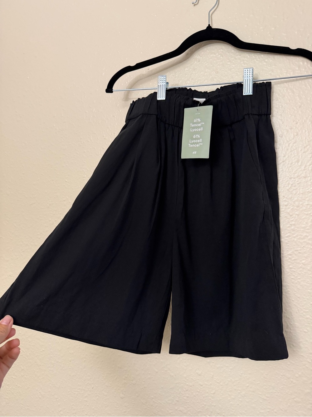 H&M NWT Black Elastic-Waist Wide Leg Trouser Shorts